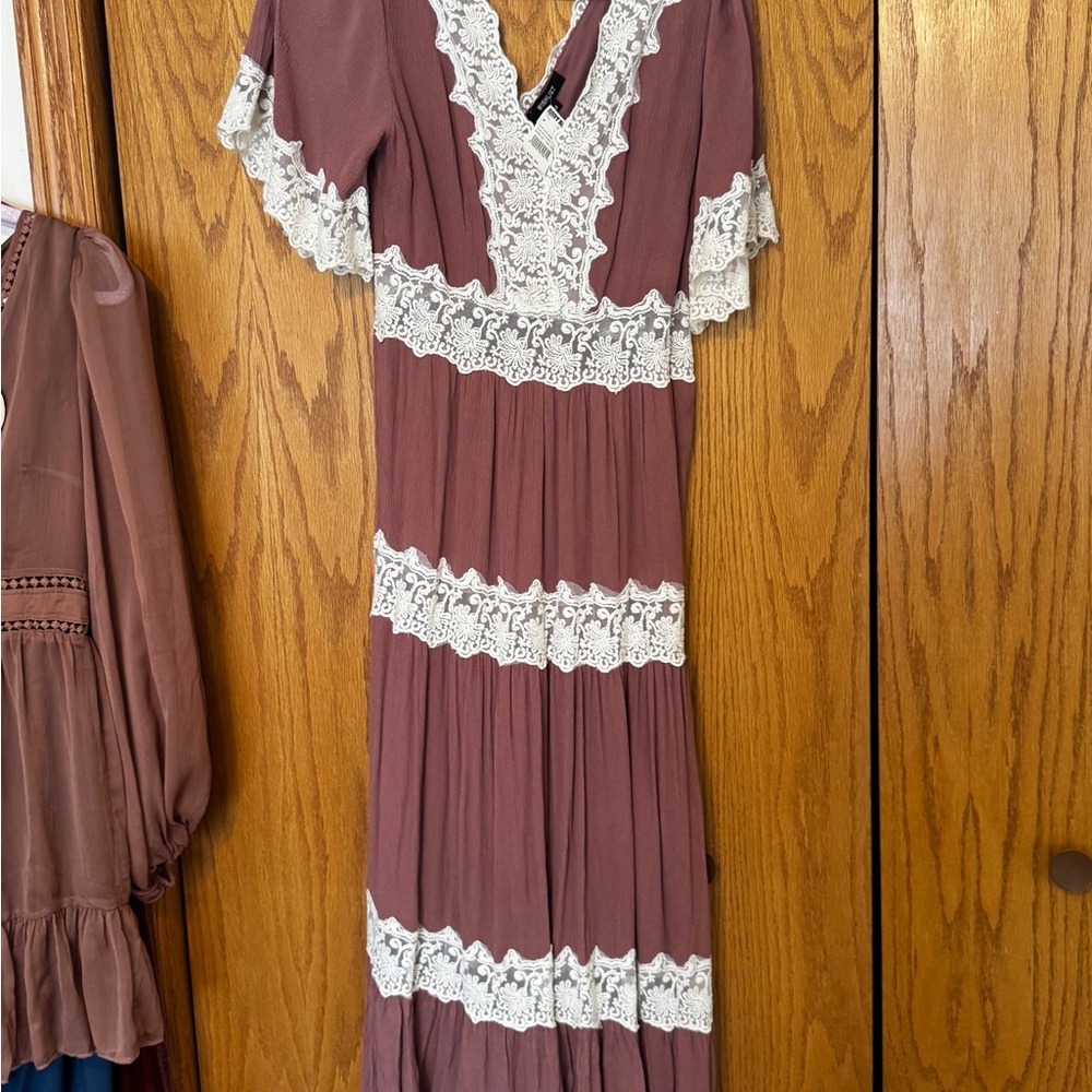 Elegant Mauve Lace Trim Dress